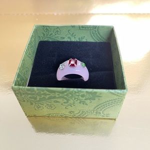 Fashionable jewelry. Acrylic diamond resin ring. Pink